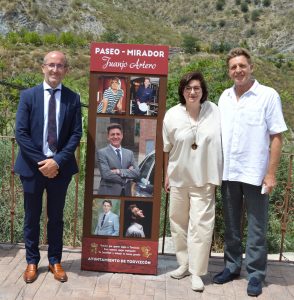 ‘Servir y proteger’ y Juanjo Artero, homenajeados en Granada