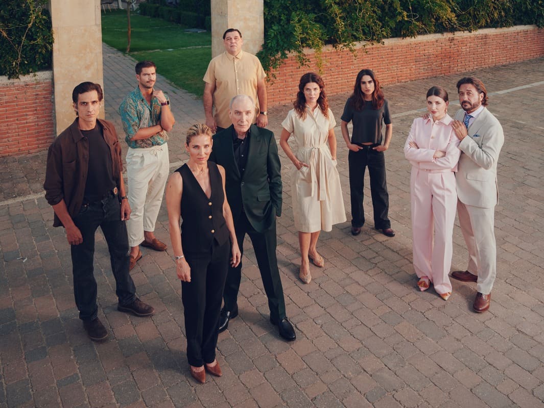 Maxi Iglesias, Enrique Arce, Hovik Keuchkerian, Juana Acosta, Fariba Sheikhan, Miriam Giovanelli, Eusebio Poncela, Raúl Prieto, Luis Tosar y Elsa Pataky. en serie Matices