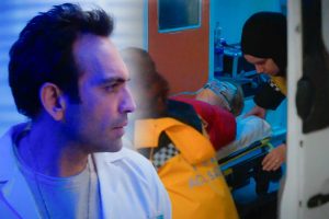 Bahar lucha por su vida tras un accidente que enfrenta a Timur y Evren.