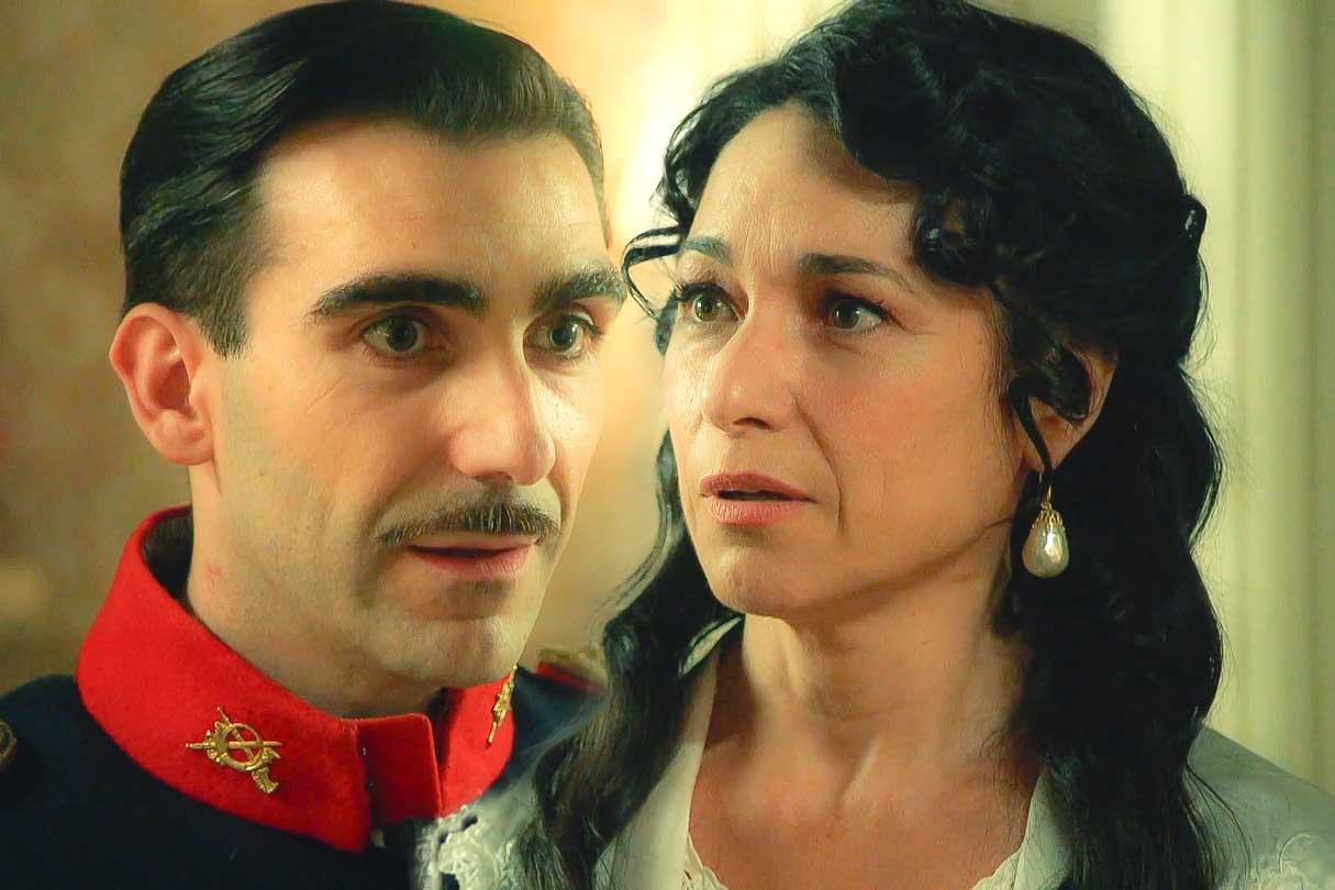 Isabel Serrano (Leocadia) y Guillermo Serrano (Lorenzo) en La Promesa