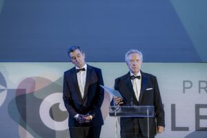 Iñaki Gabilondo pone orden en una gala caótica, mañana en el nuevo capítulo de ‘La Agencia’
