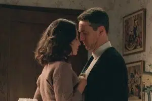 ¡Por los pelos! Begoña interrumpe el momento más íntimo de Beatriz y Gabriel en ‘Sueños de libertad’ (Mejores momentos)