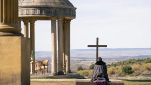 Victoria durante el capítulo 438 de Valle Salvaje ante el obispo